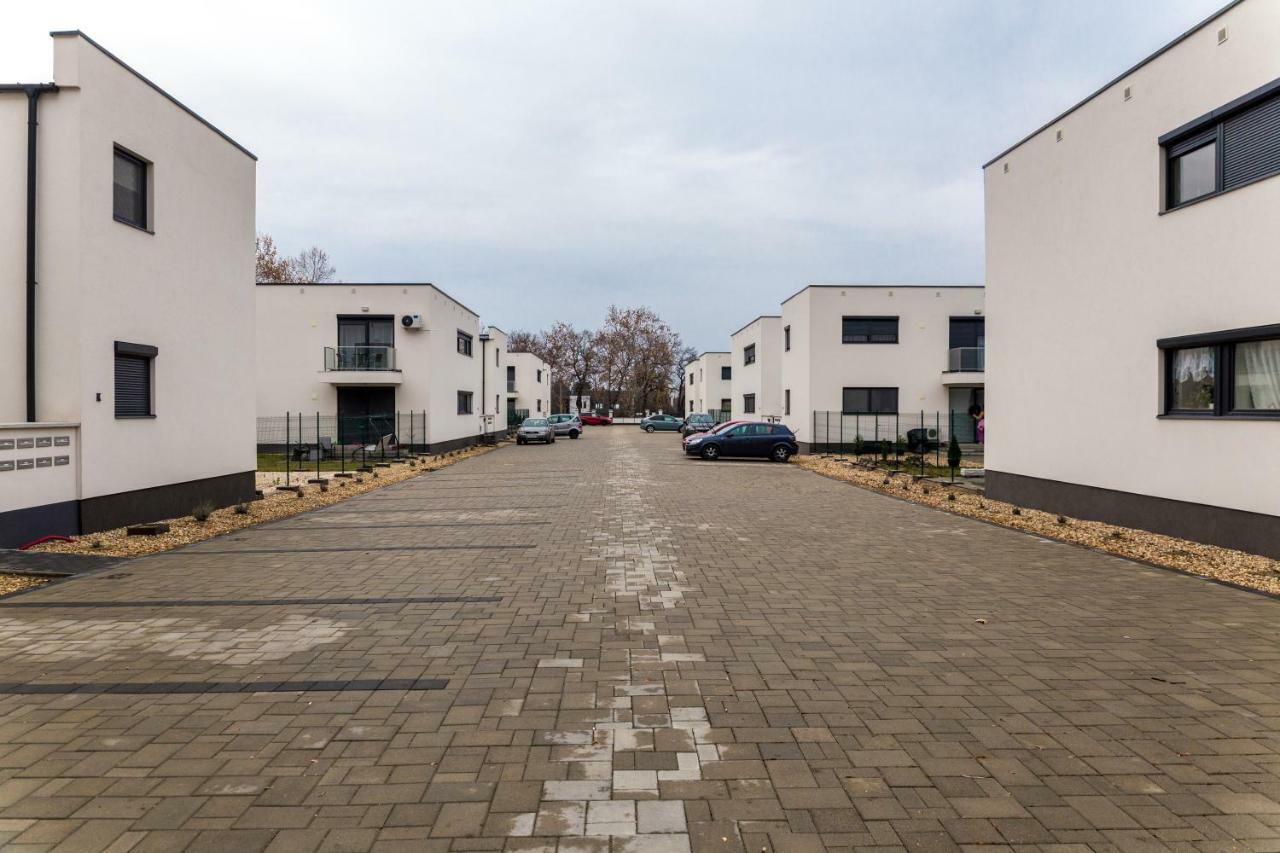 Defne Apartman Debrecen Exterior photo